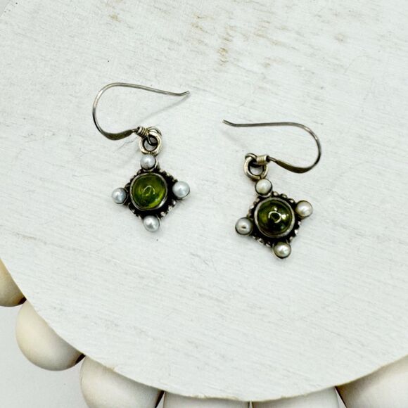 Vtg Green Peridot Gemstone Cabochon And Seed Pearl Sterling Silver Drop Earrings - Picture 10 of 11